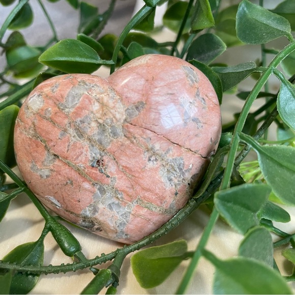Other - Rhodonite Heart Pink Black Crystal Palm Stone Energy Healing Home Decor Natural